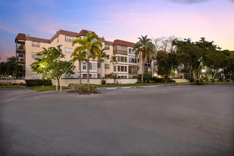 1681 NW 70th Ave #220, Plantation, FL 33313