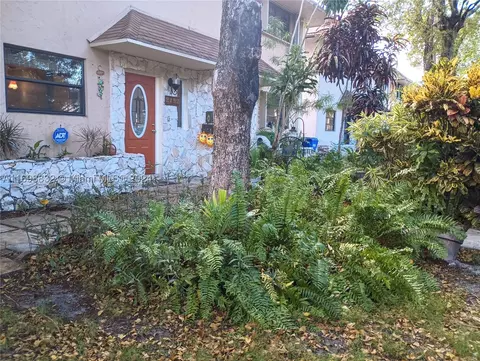 2192 NE 171st St, North Miami Beach, FL 33162