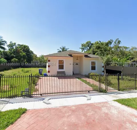 810 NW 141st St, Miami, FL 33168