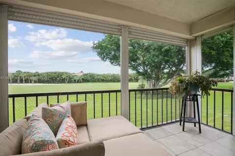 9411 N Hollybrook Lake Dr #203, Pembroke Pines, FL 33025