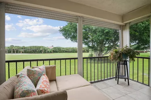 9411 N Hollybrook Lake Dr #203, Pembroke Pines, FL 33025