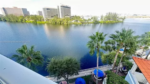 5085 NW 7th St #702, Miami, FL 33126
