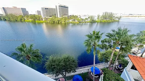 5085 NW 7th St #702, Miami, FL 33126