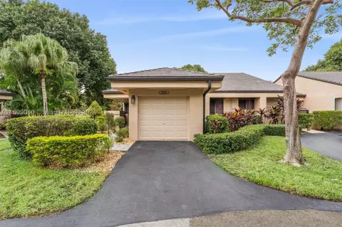 9300 S Chelsea Dr S, Plantation, FL 33324