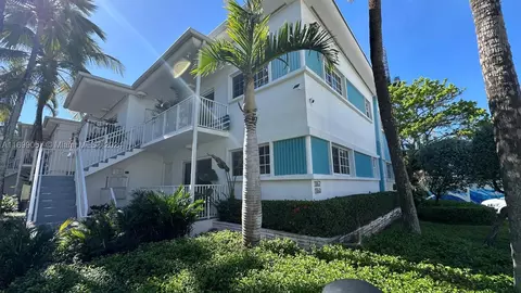 1160 103rd St #5, Bay Harbor Islands, FL 33154