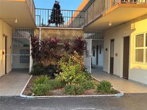 415 NE 2nd St #122, Hallandale Beach, FL 33009