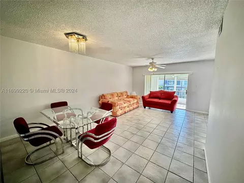 7600 NW 4th Pl #206, Margate, FL 33063