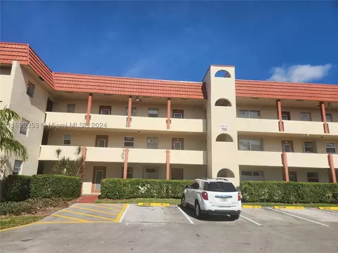 7991 N Sunrise Lakes Dr #206, Sunrise, FL 33322
