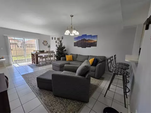 2630 W 76th St #104, Hialeah, FL 33016