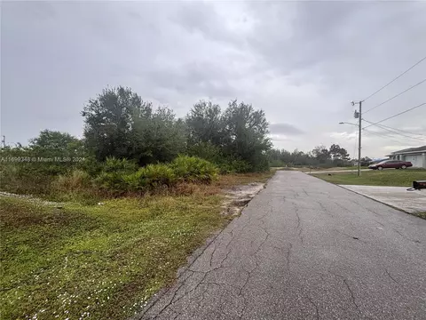 3702 25th St, Lehigh Acres, FL 33976