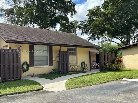 311 Briarwood Cir #18-V4, Hollywood, FL 33024