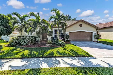 17402 NW 8th St, Pembroke Pines, FL 33029