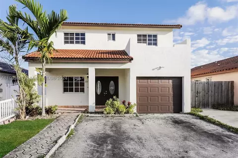 8975 NW 112th St, Hialeah Gardens, FL 33018