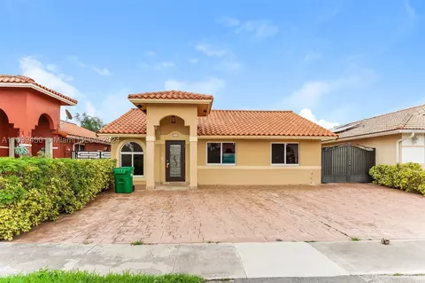 8824 NW 110th Ln, Hialeah Gardens, FL 33018