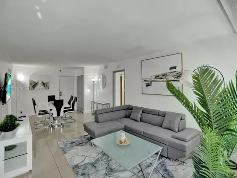 5225 Collins Ave #411, Miami Beach, FL 33140