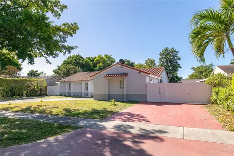 19662 NW 62nd Ct, Hialeah, FL 33015