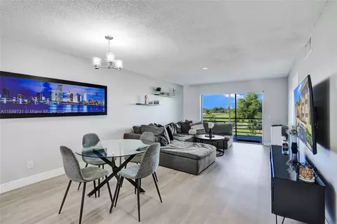 2431 SW 82nd Ave #302, Davie, FL 33324