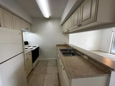 5654 Rock Island Rd #220, Tamarac, FL 33319