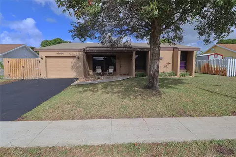 8511 NW 8th St, Pembroke Pines, FL 33024