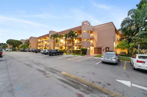 9781 Sunrise Lakes Blvd #204, Sunrise, FL 33322