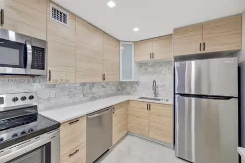 3113 S Ocean Dr #303, Hallandale Beach, FL 33009