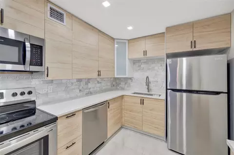 3113 S Ocean Dr #303, Hallandale Beach, FL 33009