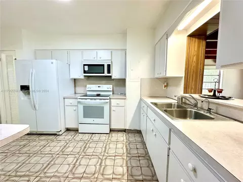 Kitchen - 480 W 37th St, Hialeah, FL 33012 photo 1 of 5