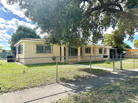 Exterior - 480 W 37th St, Hialeah, FL 33012 photo 10 of 11