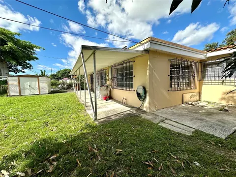 Exterior - 480 W 37th St, Hialeah, FL 33012 photo 3 of 11