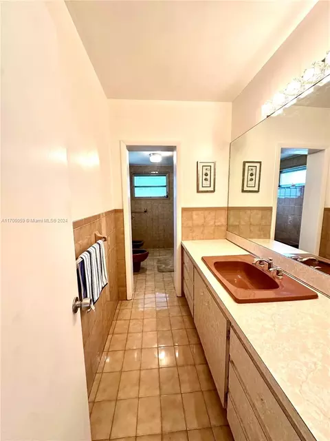 Bath - 480 W 37th St, Hialeah, FL 33012 photo 1 of 7