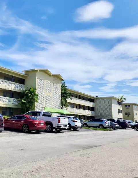 11960 NE 19th Dr #24, North Miami, FL 33181