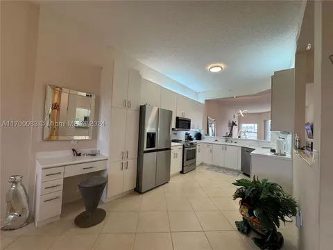 7793 Granville Dr #411, Tamarac, FL 33321
