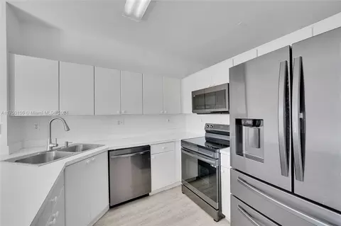 6940 NW 179th St #305-7, Hialeah, FL 33015