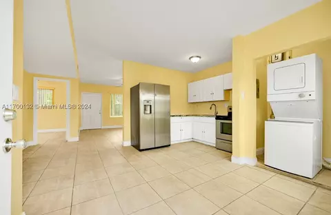 14 NW 169th St, North Miami Beach, FL 33169