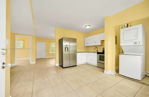 14 NW 169th St, North Miami Beach, FL 33169