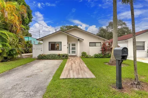 2305 SW 62nd Ct, Miami, FL 33155