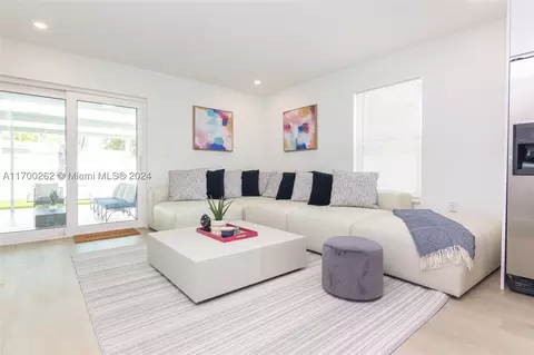 345 NW 45th St, Miami, FL 33127