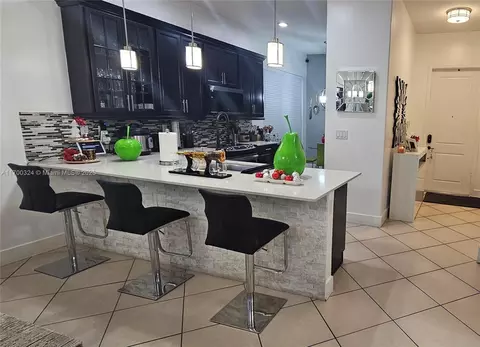 Kitchen - 3218 W 97th Ter, Hialeah, FL 33018 photo 3 of 4