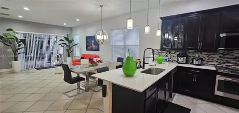 Kitchen - 3218 W 97th Ter, Hialeah, FL 33018 photo 1 of 4