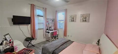 Bedroom - 3218 W 97th Ter, Hialeah, FL 33018 photo 3 of 4
