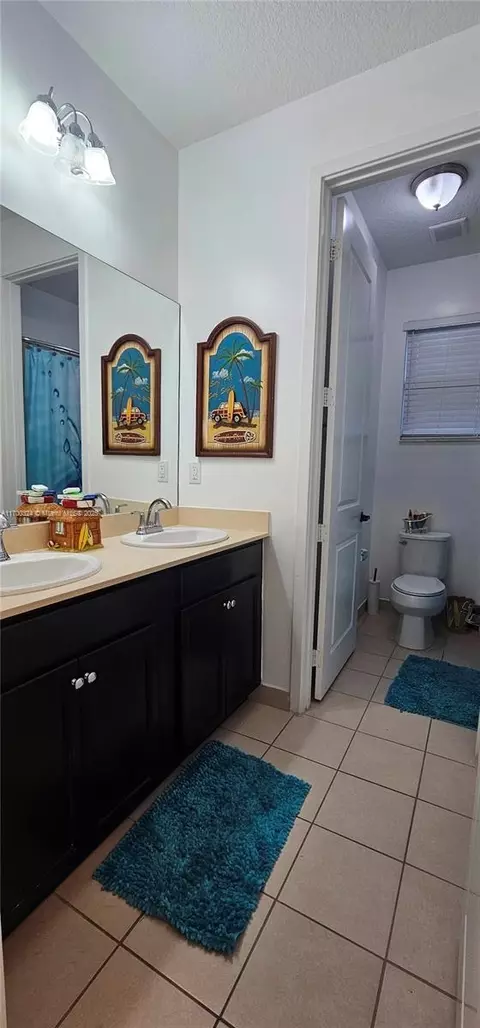 Bath - 3218 W 97th Ter, Hialeah, FL 33018 photo 3 of 4