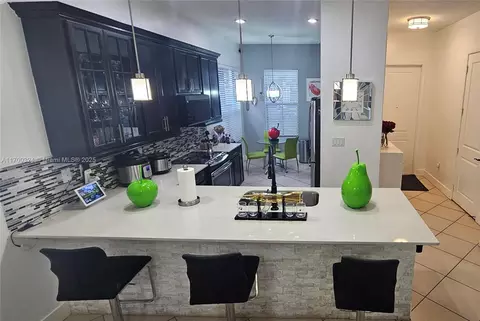 Kitchen - 3218 W 97th Ter, Hialeah, FL 33018 photo 2 of 4