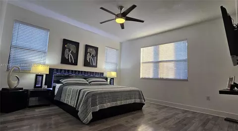 Bedroom - 3218 W 97th Ter, Hialeah, FL 33018 photo 1 of 4