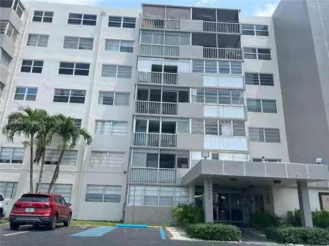 16450 Miami Dr #106, North Miami Beach, FL 33162
