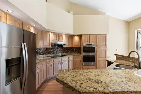 Kitchen - 3633 High Pine Dr, Coral Springs, FL 33065 photo 3 of 4