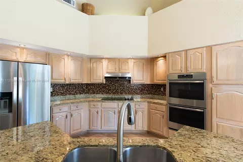 Kitchen - 3633 High Pine Dr, Coral Springs, FL 33065 photo 4 of 4