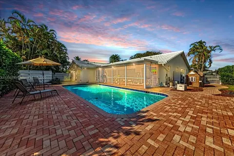8694 NW 7th Ln, Coral Springs, FL 33071