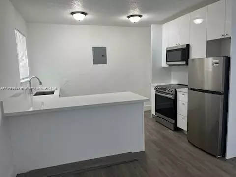160 NE 77, Miami, FL 33138
