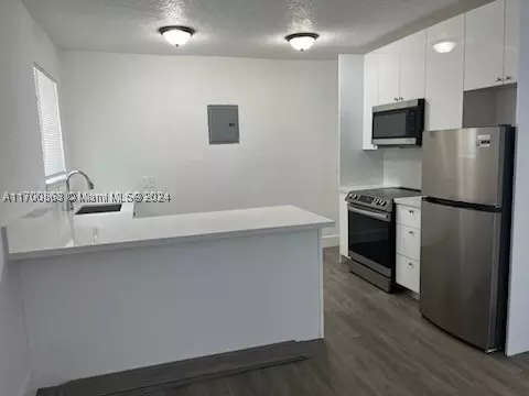 160 NE 77, Miami, FL 33138