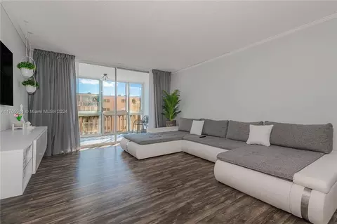 500 NE 12th Ave #605, Hallandale Beach, FL 33009